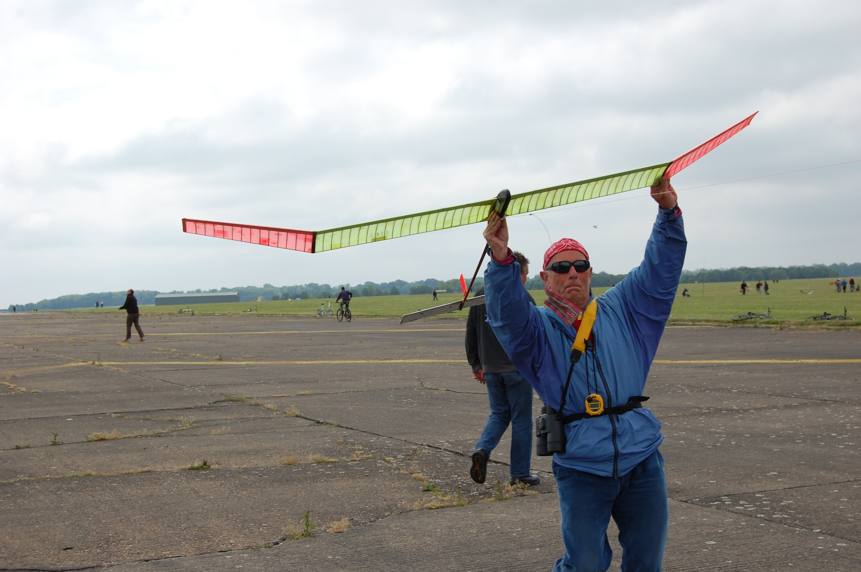 der being launched by John Carter (?)    Note man behind.