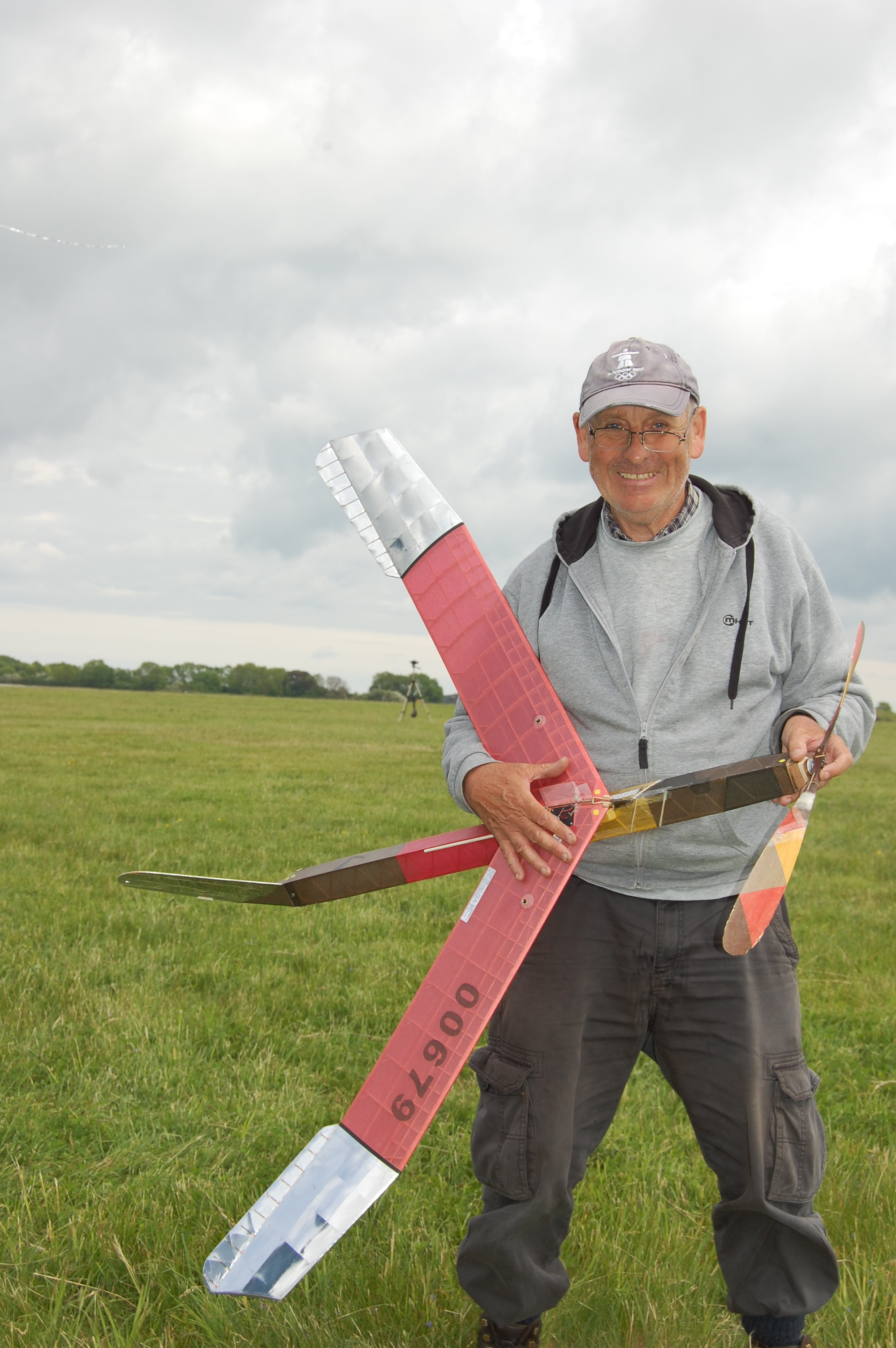 Pete Woodhouse made the longest flyoff of the Nats with this tailless model – has new wings on a John Pool fuselage and prop.